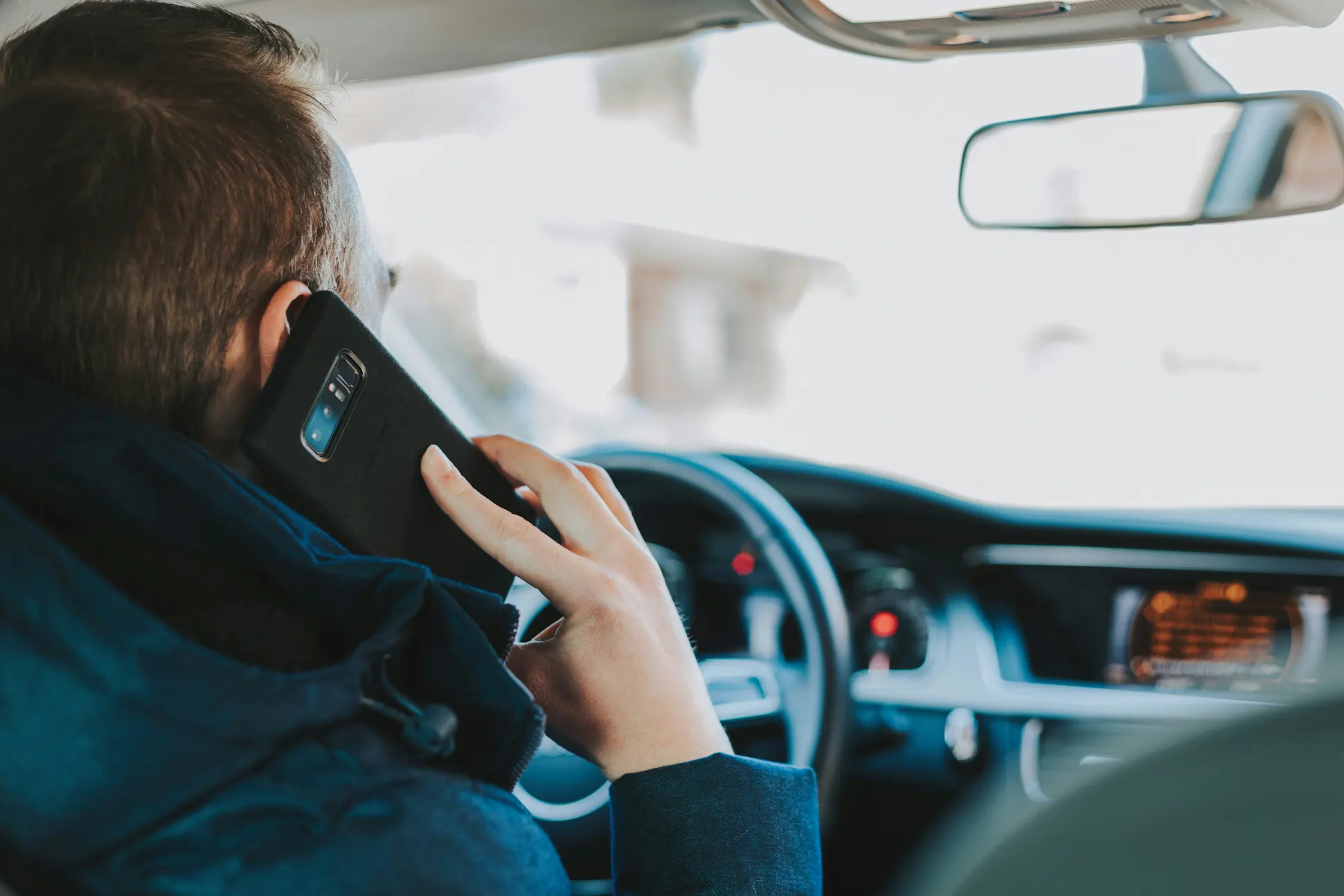 GSM-gebruik achter het stuur, welke straf kan je hiervoor krijgen